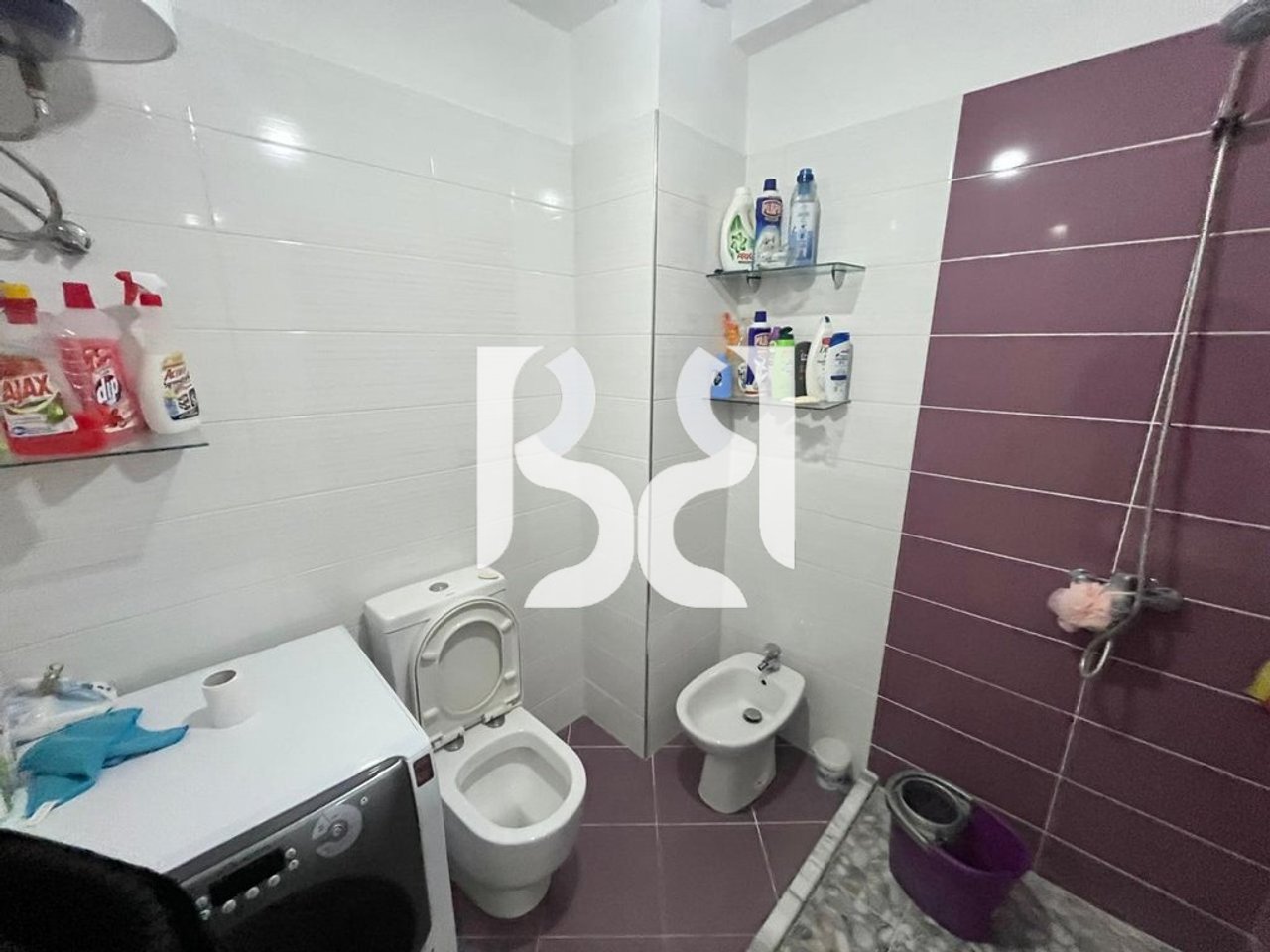 SHITET APARTAMENT 2+1 ME PAMJE BALLORE NGA LIQENI NË POGRADEC*