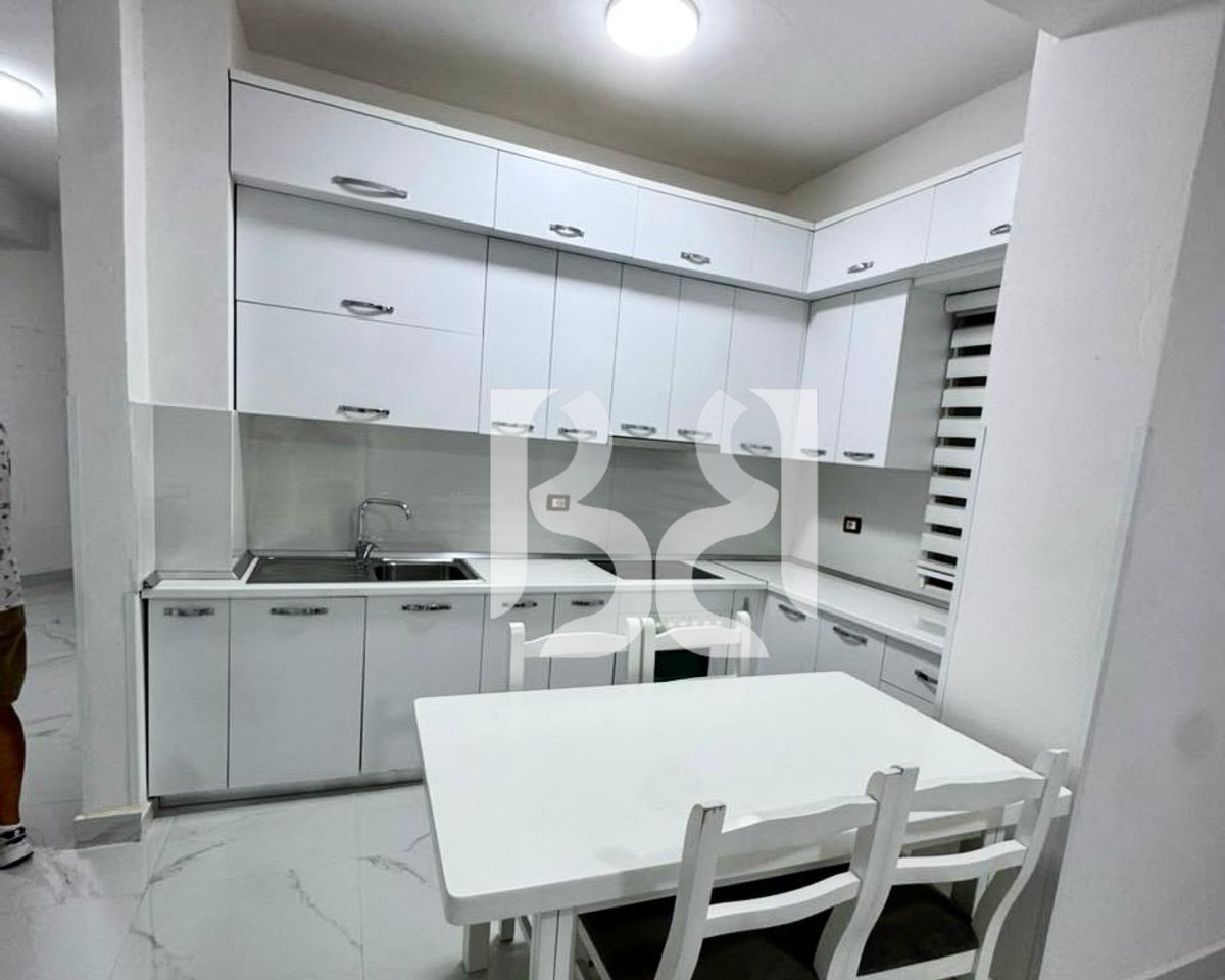 Appartamento 2+1+2 in Affitto al Palazzo con Freccia | 130 m²