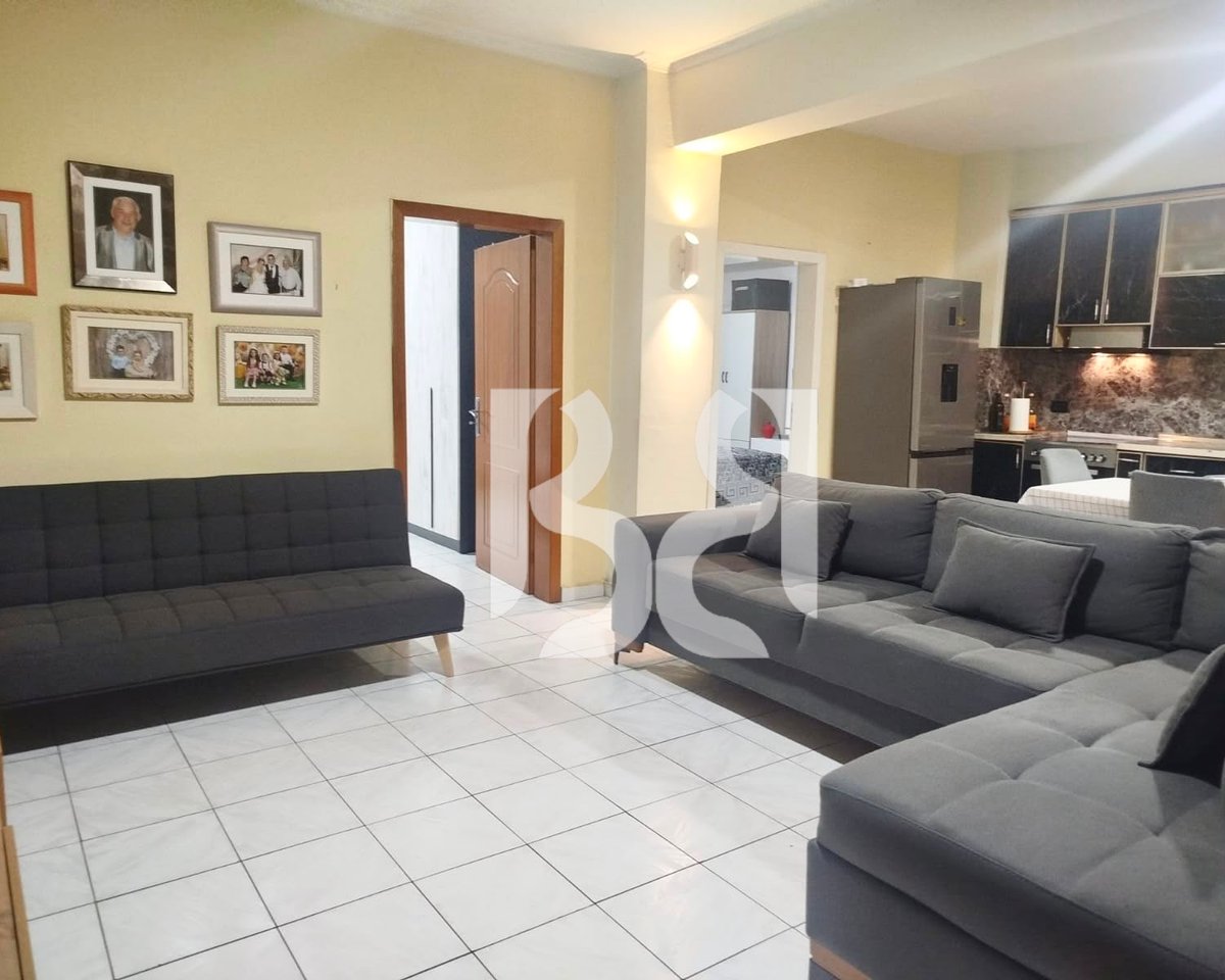 Villa su 2 Piani in Vendita in Via Fortuzi | 268 m² Costruzione | 250 m² Terreno | Vicino al Centro di Tirana