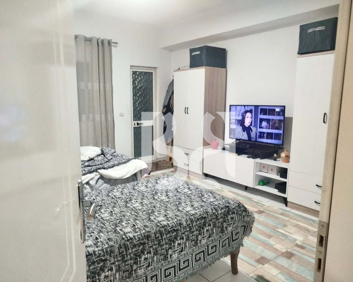 Villa su 2 Piani in Vendita in Via Fortuzi | 268 m² Costruzione | 250 m² Terreno | Vicino al Centro di Tirana