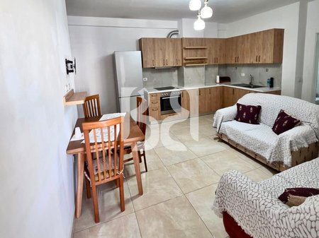 Apartament 2+1 me Qira në Rrugën Sokrat Miho | 91 m² | I Mobiluar | Kati 3 **