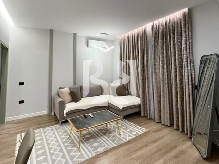 Appartamento in Affitto 2+1+2 in Via Kosovareve, Tirana