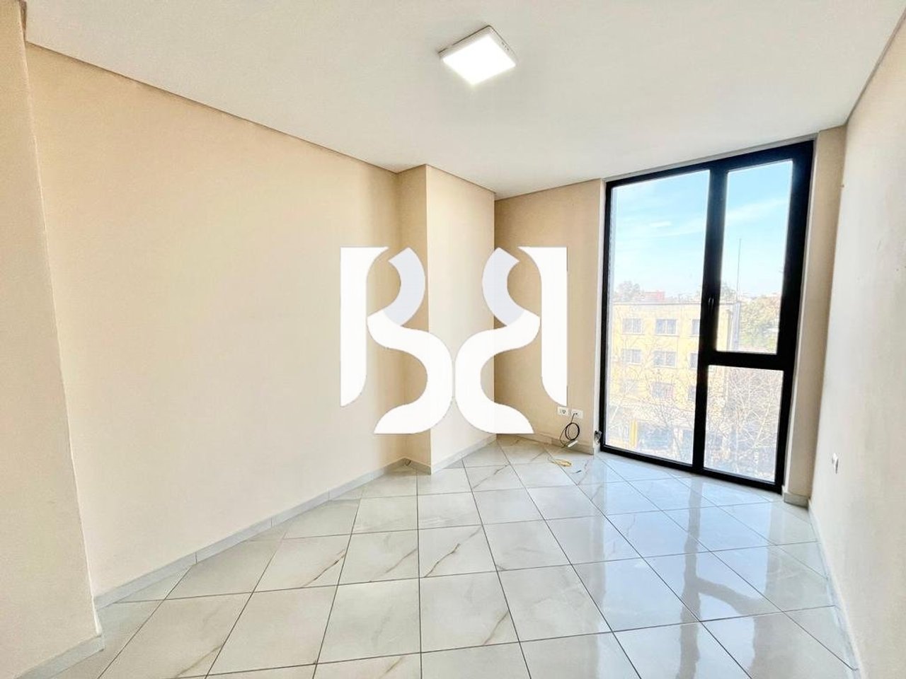 BUSINESS PREMISES / OFFICE FOR RENT