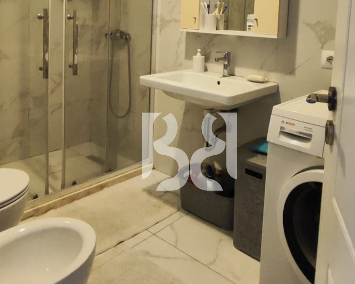 APARTAMENT ME QERA 3+1+PARKIM+BALLKON NE KINOSTUDIO