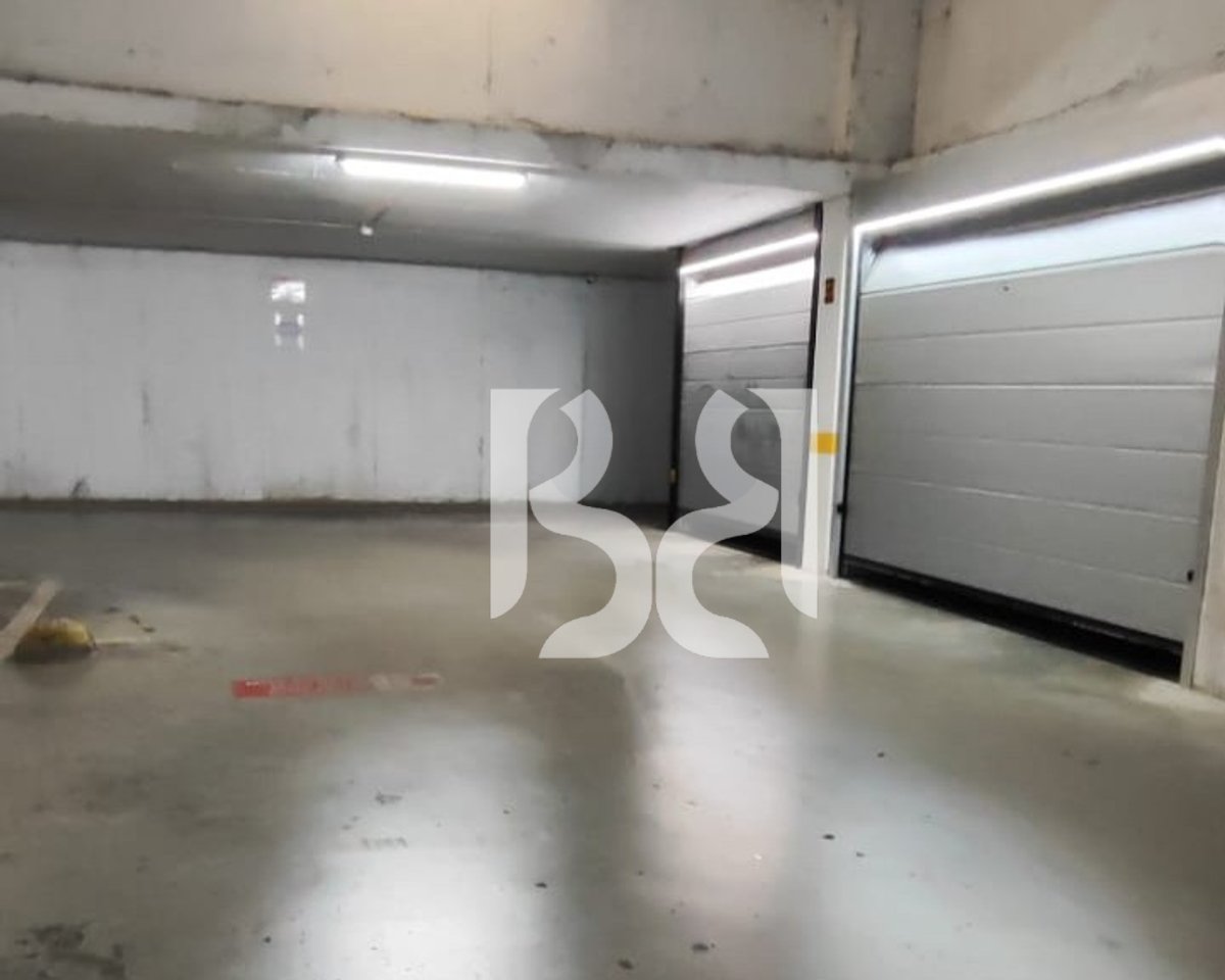APARTAMENT ME QERA 3+1+PARKIM+BALLKON NE KINOSTUDIO