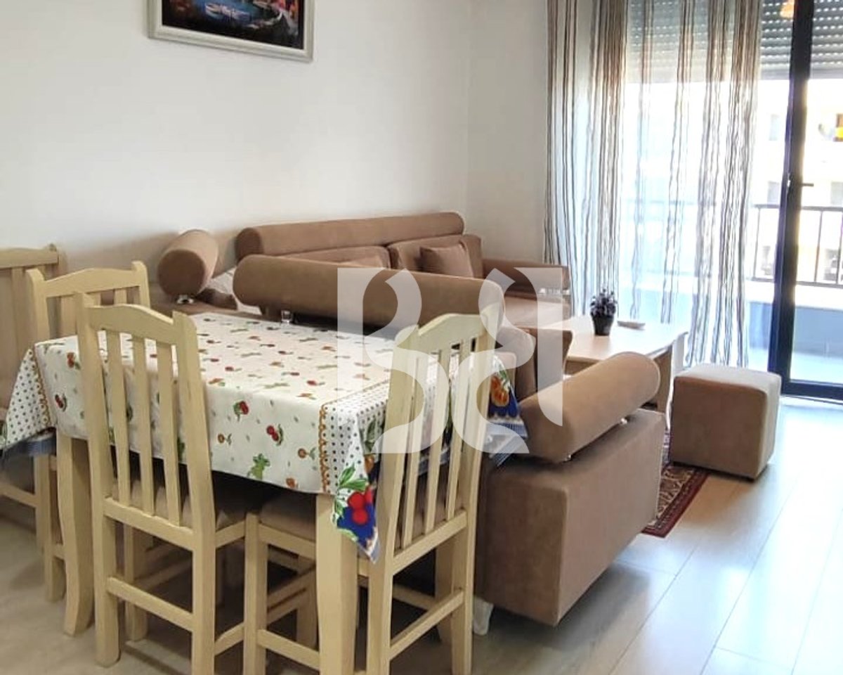 APARTAMENT ME QERA 3+1+PARKIM+BALLKON NE KINOSTUDIO