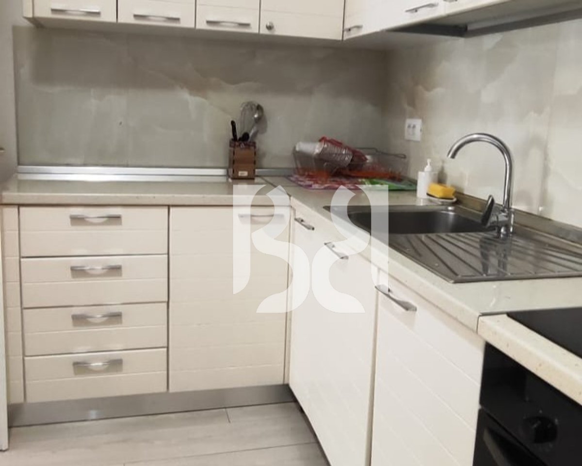 APARTAMENT ME QERA 3+1+PARKIM+BALLKON NE KINOSTUDIO