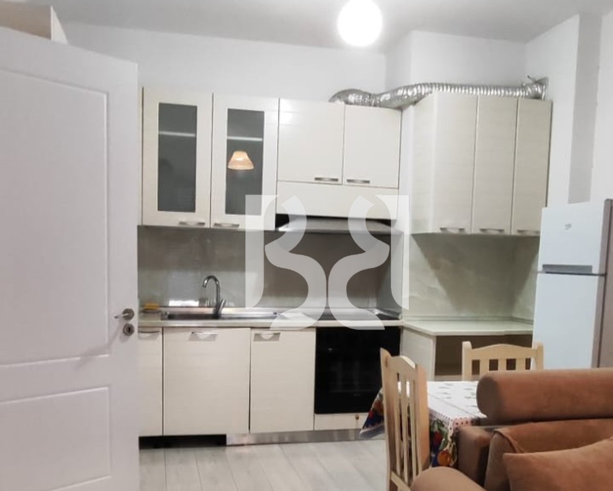 APARTAMENT ME QERA 3+1+PARKIM+BALLKON NE KINOSTUDIO