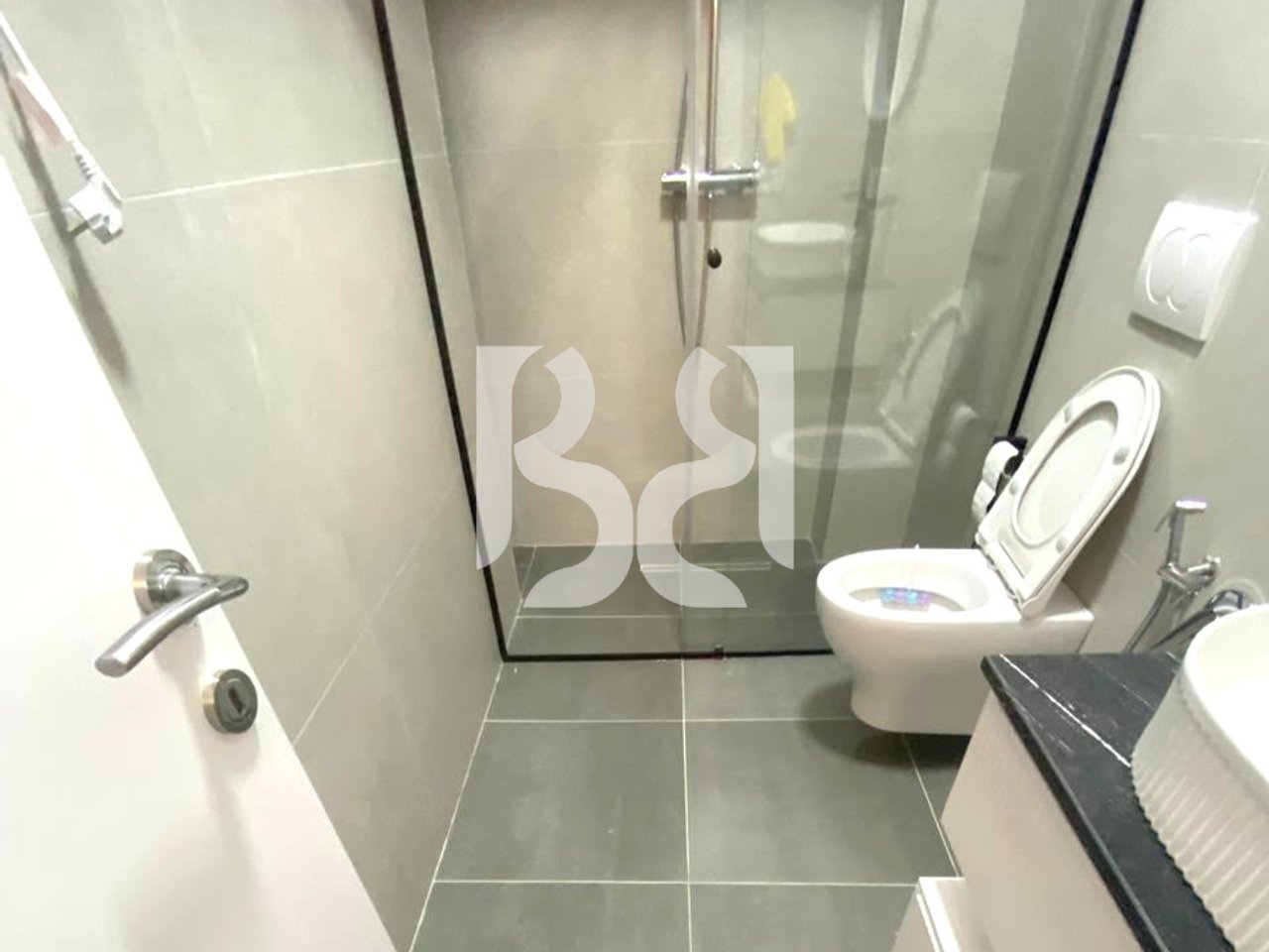 APARTAMENT 2+1+2 ME QIRA TEK SHKOLLA E KUQE, PAZARI I RI