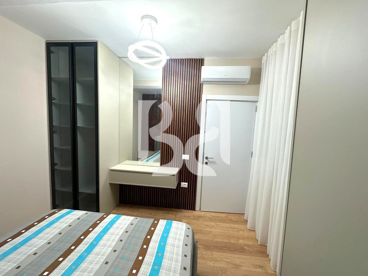 APARTAMENT 2+1+2 ME QIRA TEK SHKOLLA E KUQE, PAZARI I RI