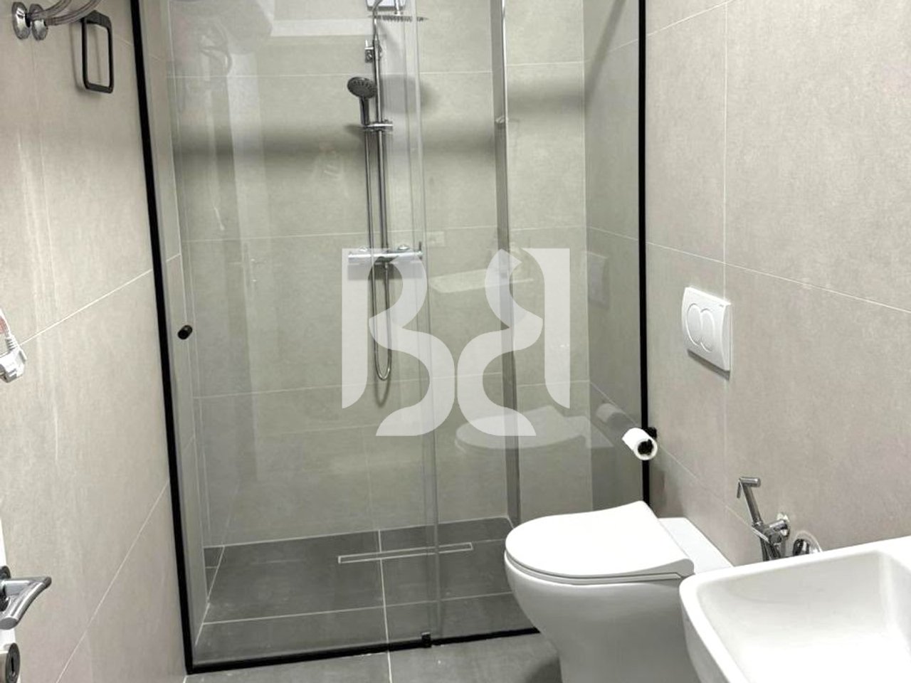 APARTAMENT 2+1+2 ME QIRA TEK SHKOLLA E KUQE, PAZARI I RI