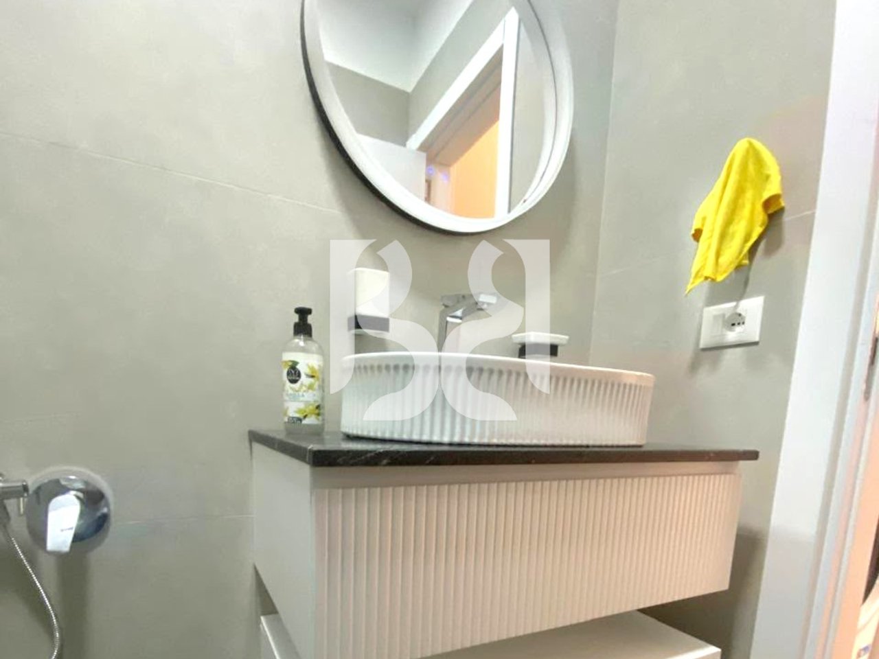 APARTAMENT 2+1+2 ME QIRA TEK SHKOLLA E KUQE, PAZARI I RI