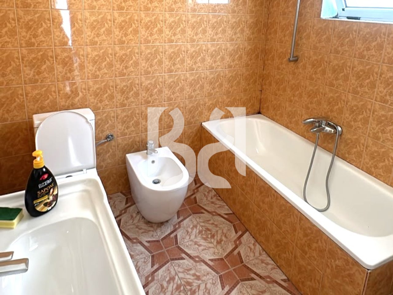 APARTMENT 2+1+BALCONY FOR RENT AT KAVAJA STREET