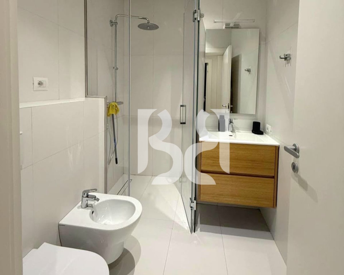 APARTAMENT ME QIRA 2+1 NË RRUGËN E KOSOVARËVE, TIRANË