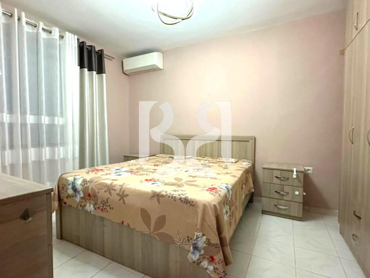 APARTAMENT 2+1 ME QIRA PRANE ISH RESTORANT DURRESI