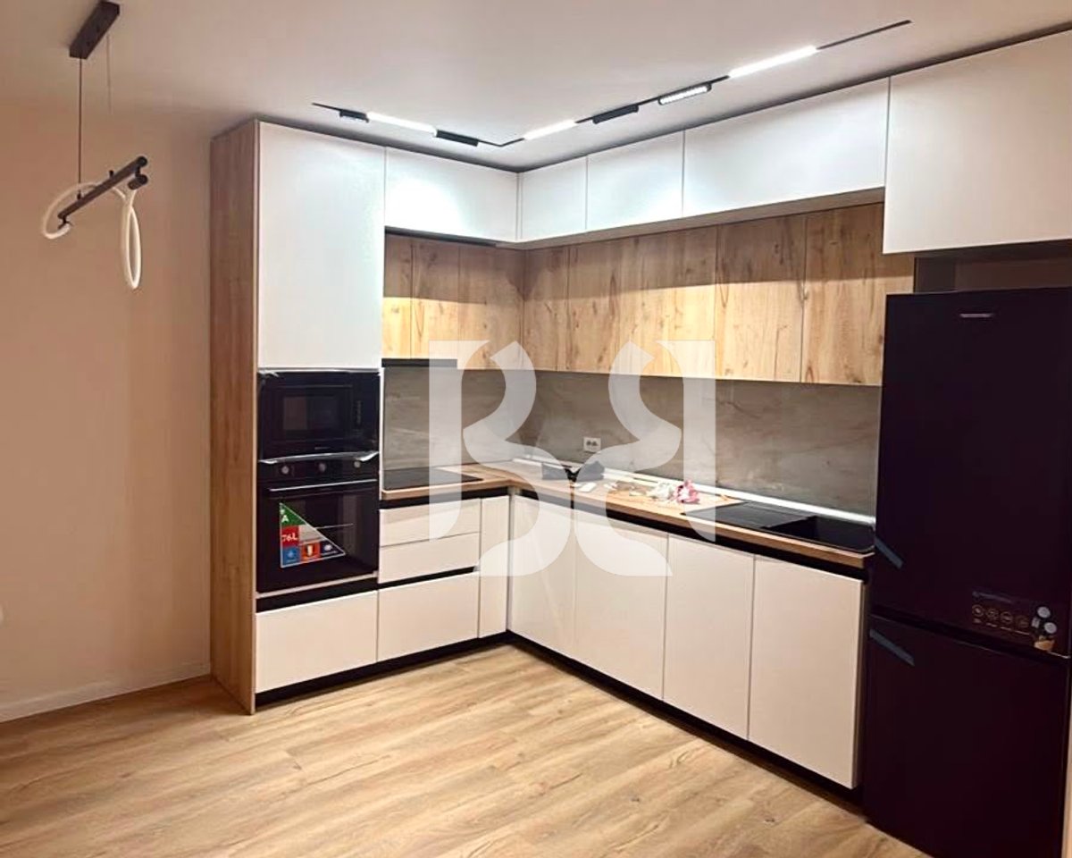 🏡 2+1 Apartment for Rent at Former Shqiponja Square | Parking Spot | Furnishing in Process | 65,000 Lek/Month