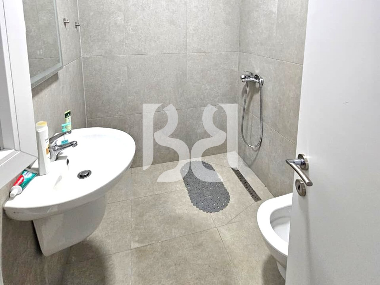 APARTMENT 2+1+2+BALCONY FOR RENT AT UNIVERS CITY