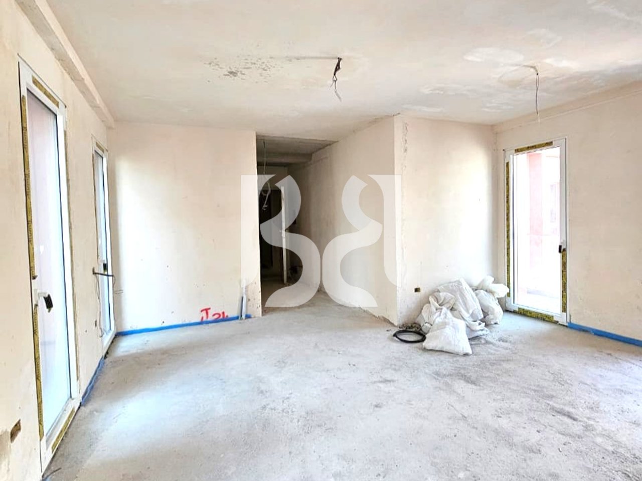 APARTMENT 3+1+2+VERANDA FOR SALE IN THE BLLOKU AREA