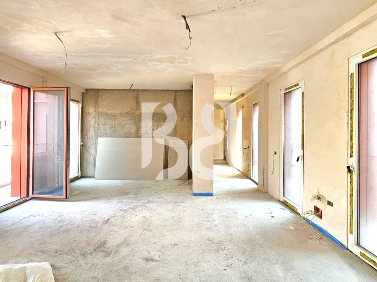 APARTMENT 3+1+2+VERANDA FOR SALE IN THE BLLOKU AREA