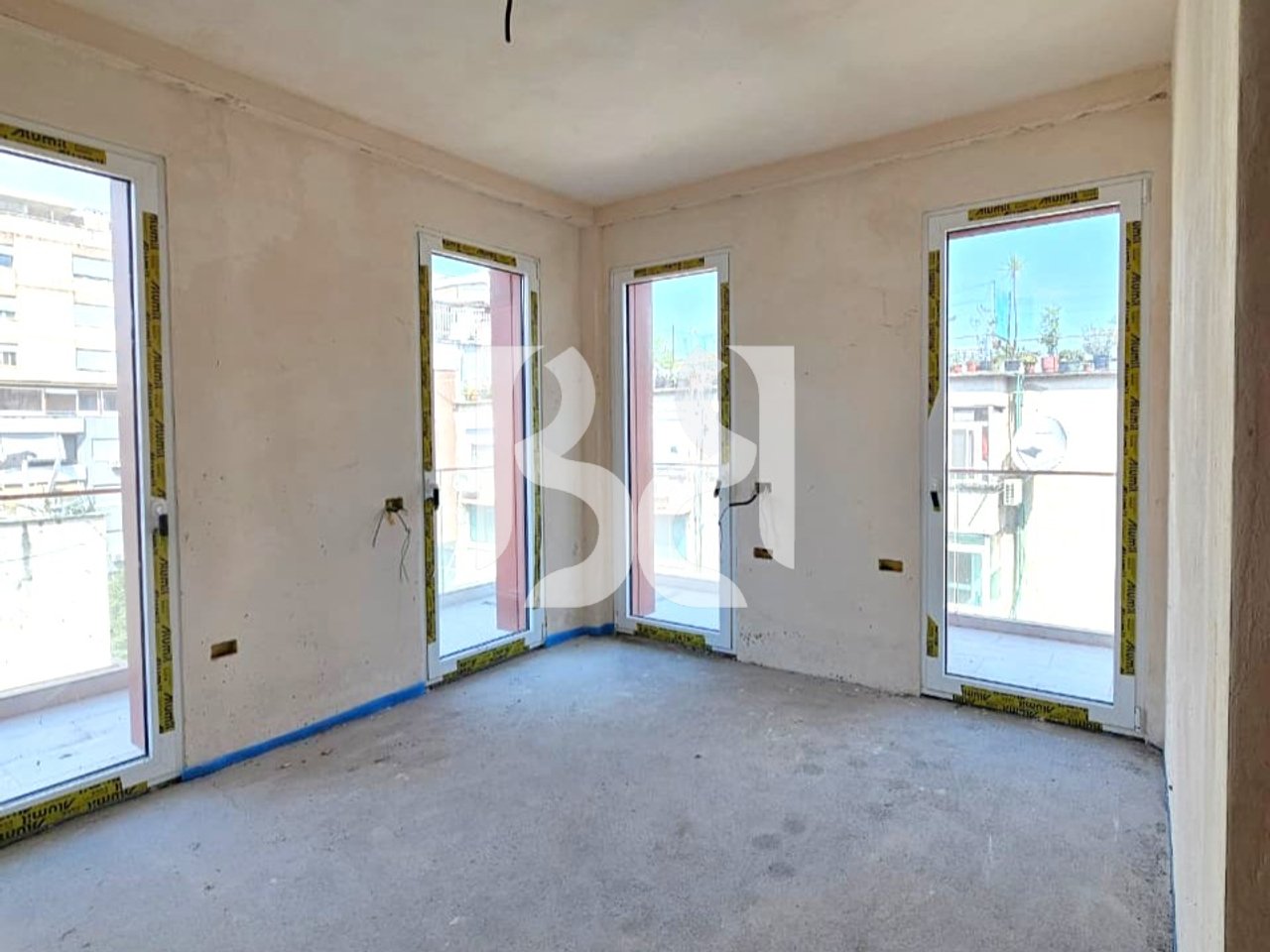 APARTMENT 3+1+2+VERANDA FOR SALE IN THE BLLOKU AREA
