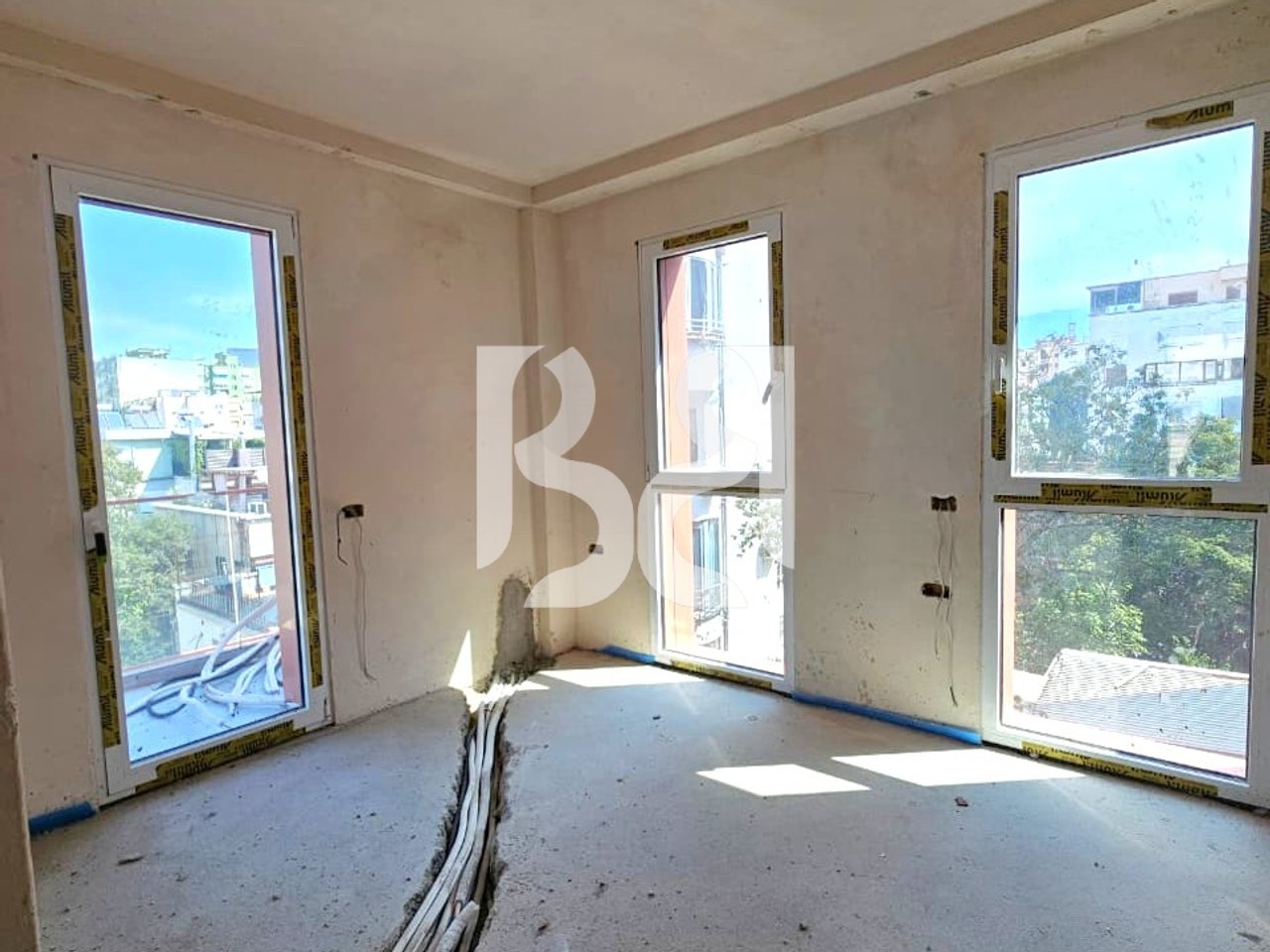 APARTMENT 3+1+2+VERANDA FOR SALE IN THE BLLOKU AREA