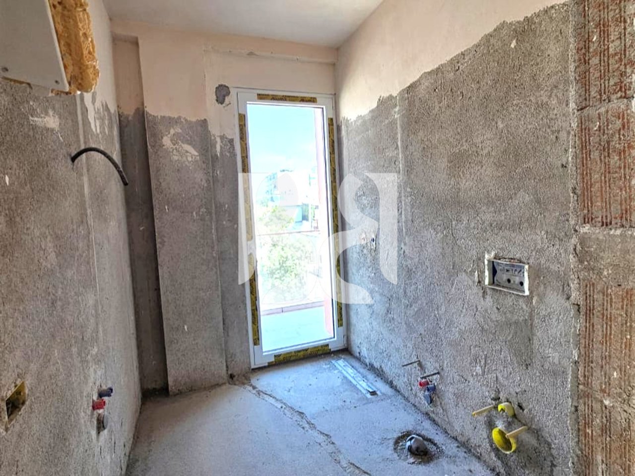 APARTMENT 3+1+2+VERANDA FOR SALE IN THE BLLOKU AREA