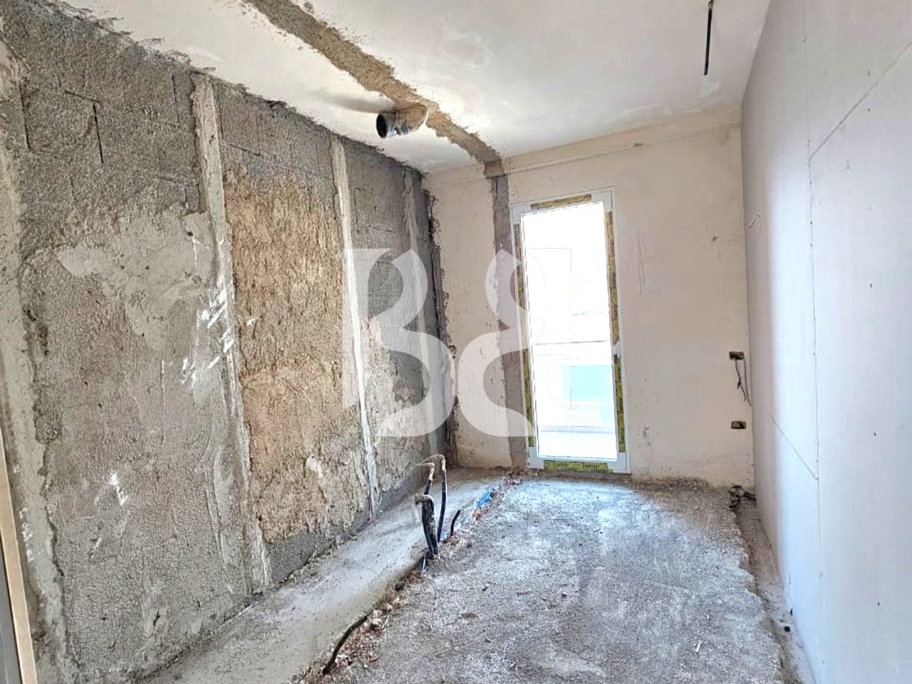 APARTMENT 3+1+2+VERANDA FOR SALE IN THE BLLOKU AREA