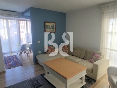 APARTAMENT ME QERA 1+1 TE RRUGA MYSLYM SHYRI*