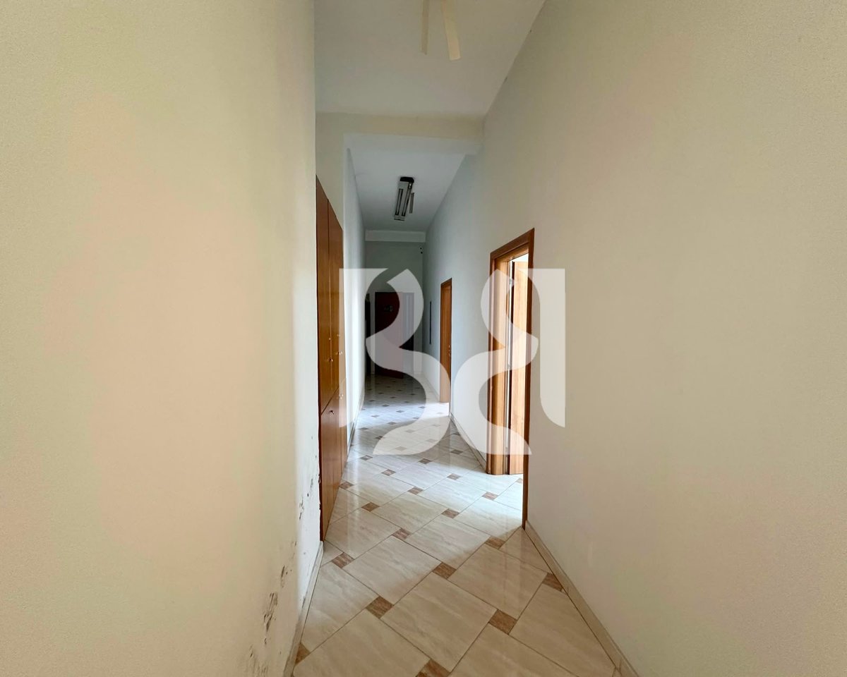Locale Commerciale in Affitto a Brryl | 230 m² | Open Space | Vicino a Iranianit
