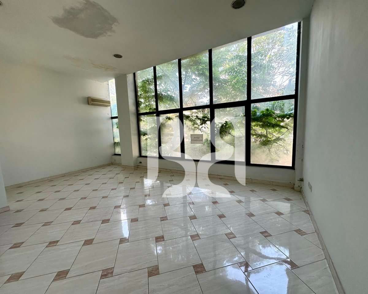 Locale Commerciale in Affitto a Brryl | 230 m² | Open Space | Vicino a Iranianit