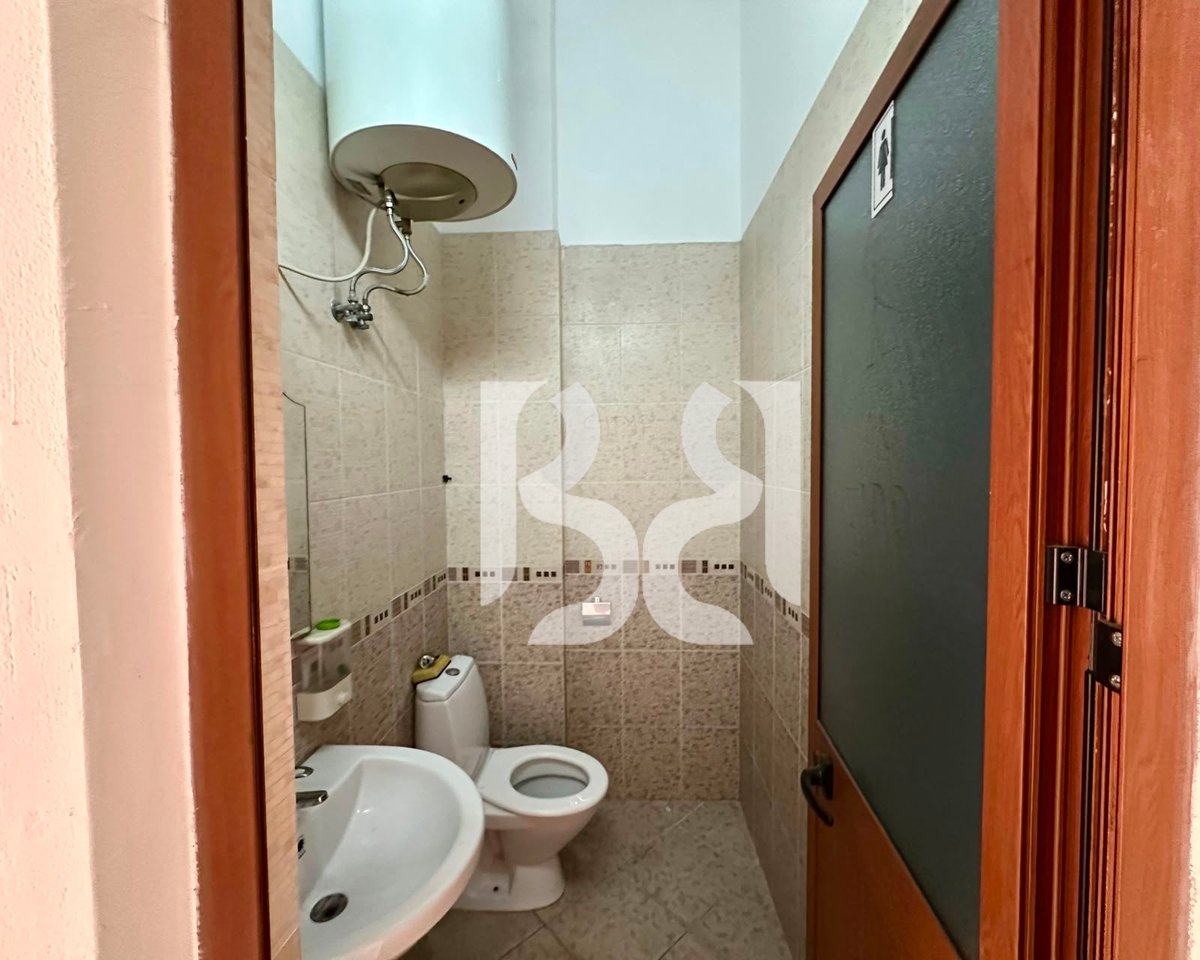 Locale Commerciale in Affitto a Brryl | 230 m² | Open Space | Vicino a Iranianit