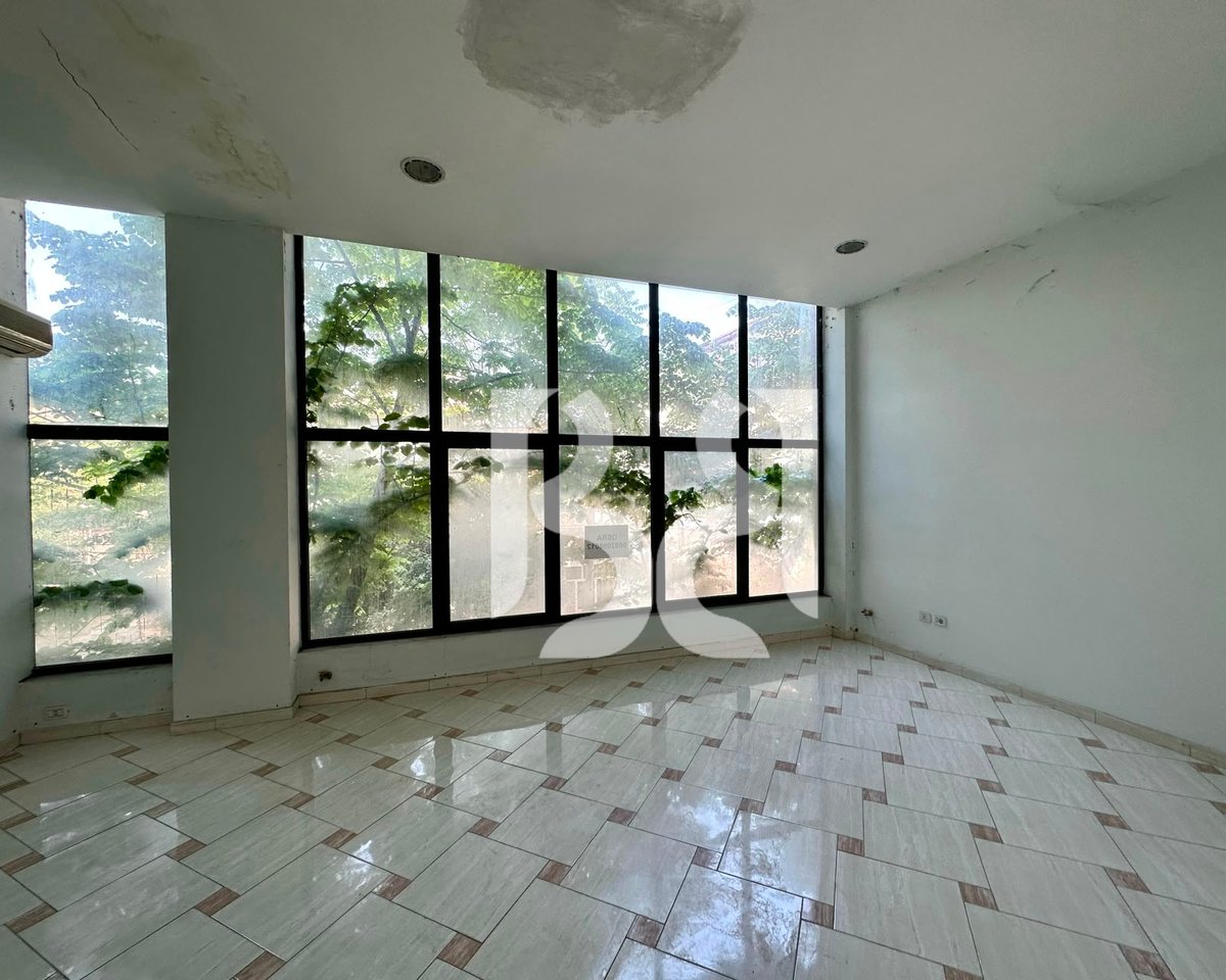 Locale Commerciale in Affitto a Brryl | 230 m² | Open Space | Vicino a Iranianit