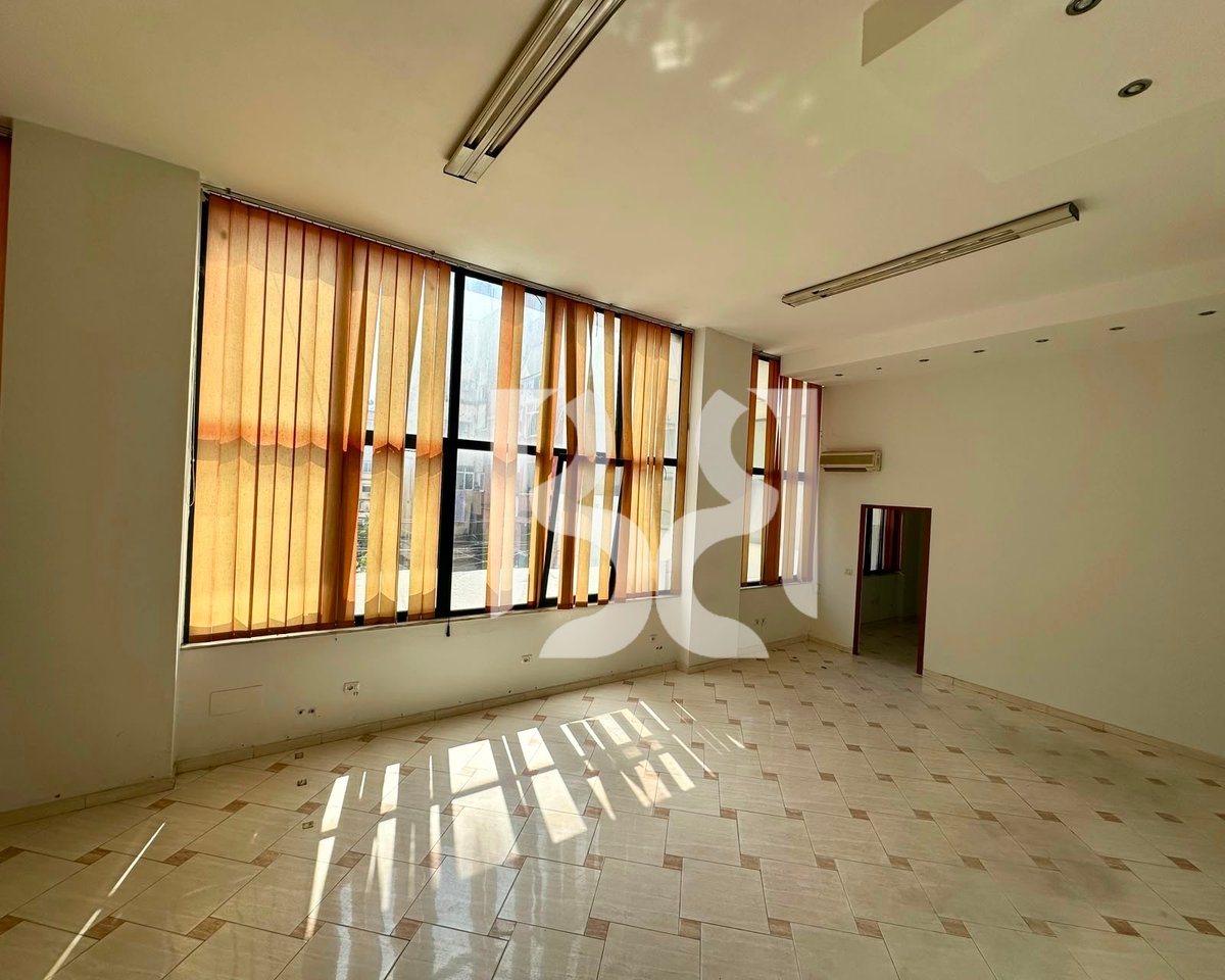Locale Commerciale in Affitto a Brryl | 230 m² | Open Space | Vicino a Iranianit