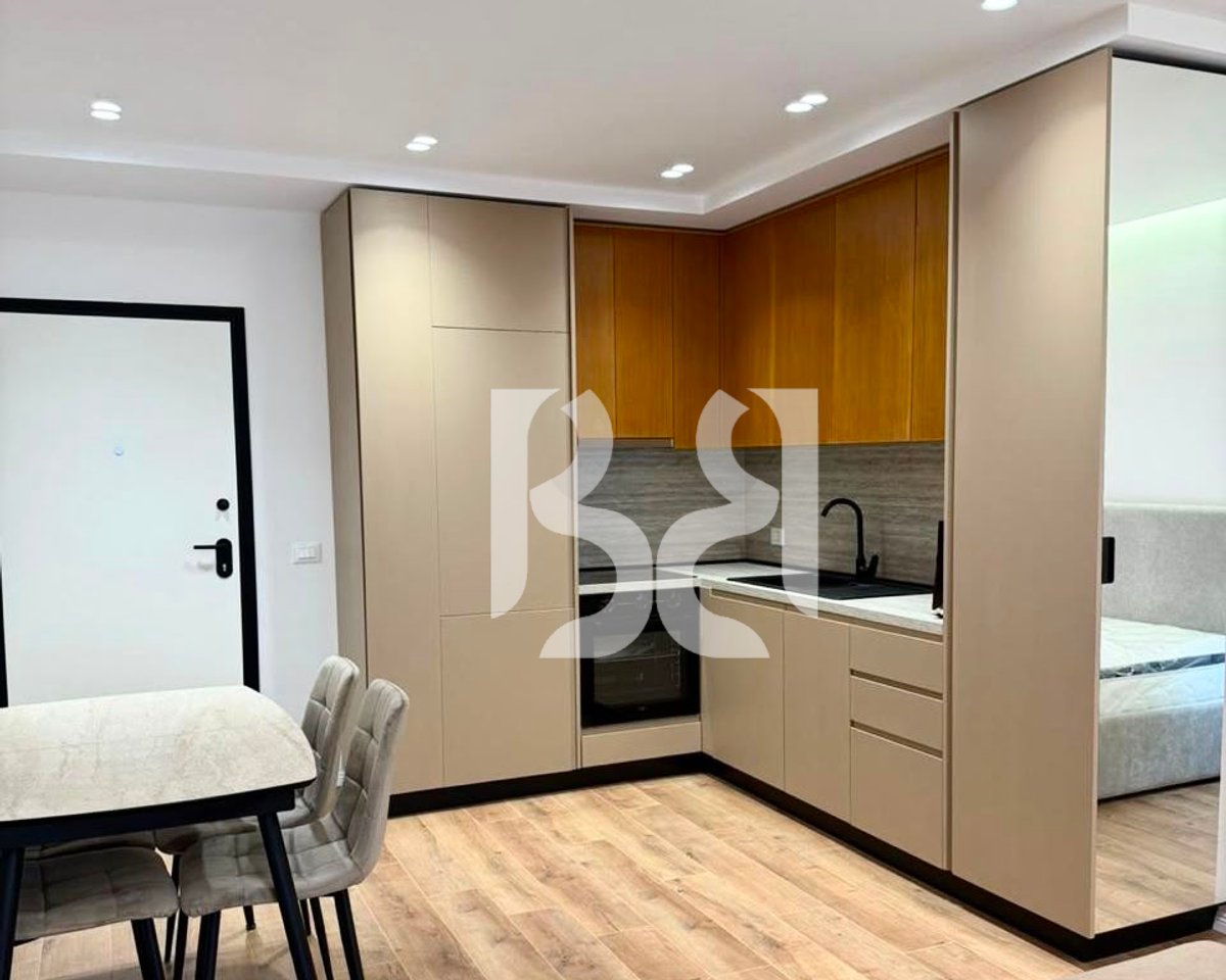 Studio me Qira në Fushën e Aviacionit | Kati 3 | 500 €/Muaj