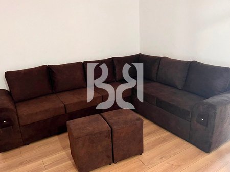 Apartament 1+1 me Qira në Pallatin me Shigjeta | Kati 4 | Garazh i Përfshirë | 60,000 Lekë