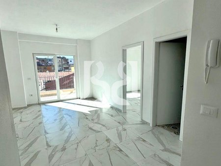 Ambient Biznesi me Qira në Kompleksin Aura | Rruga Dritan Hoxha | 69.5 m² | Kati 1 | Parkim *