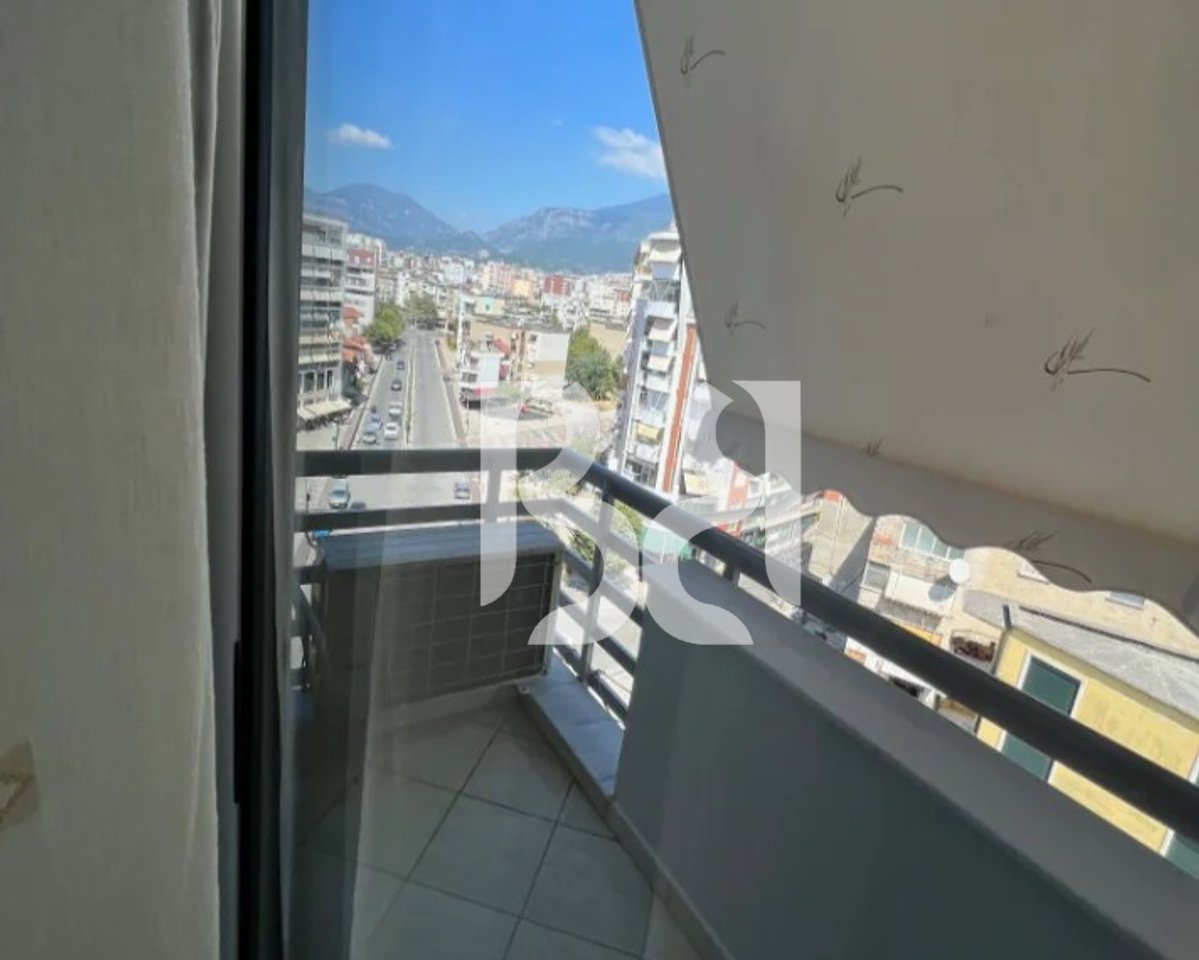 APARTAMENT 1+1 ME QERA TE ISH TREGU ELEKTRIK**