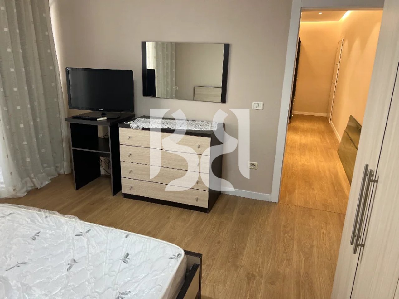 APARTAMENT 1+1 ME QERA TE ISH TREGU ELEKTRIK**