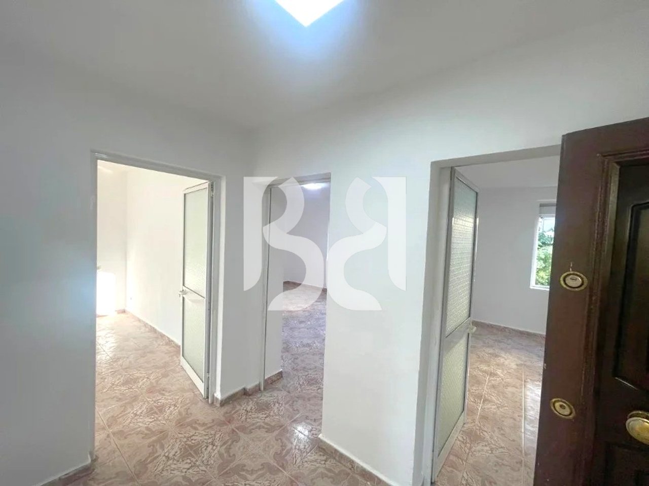APPARTAMENTO 2+1+BALCONE IN AFFITTO DIETRO LA BANCA DI TIRANA IN VIA FERIT XHAJKO**