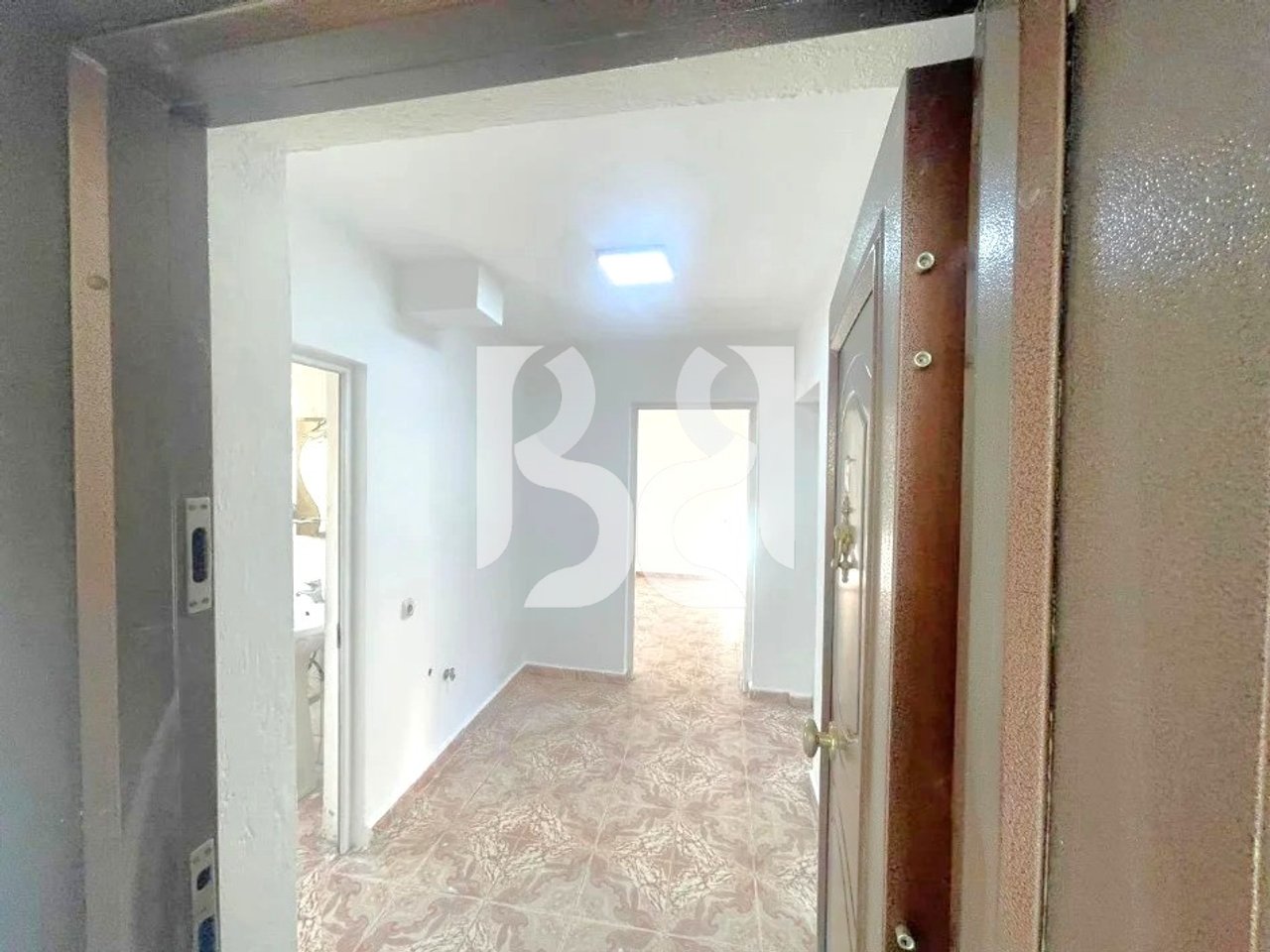 APPARTAMENTO 2+1+BALCONE IN AFFITTO DIETRO LA BANCA DI TIRANA IN VIA FERIT XHAJKO**
