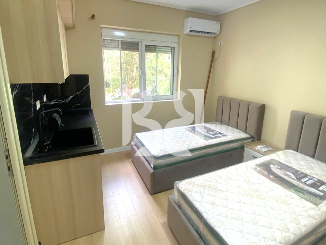 APARTAMENT 1+1 ME QIRA TEK RRUGA MUHAMET GJOLLESHA**