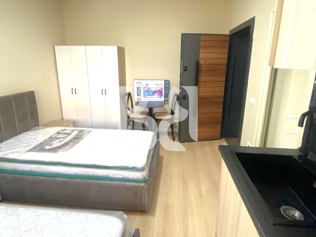 APARTAMENT 1+1 ME QIRA TEK RRUGA MUHAMET GJOLLESHA**