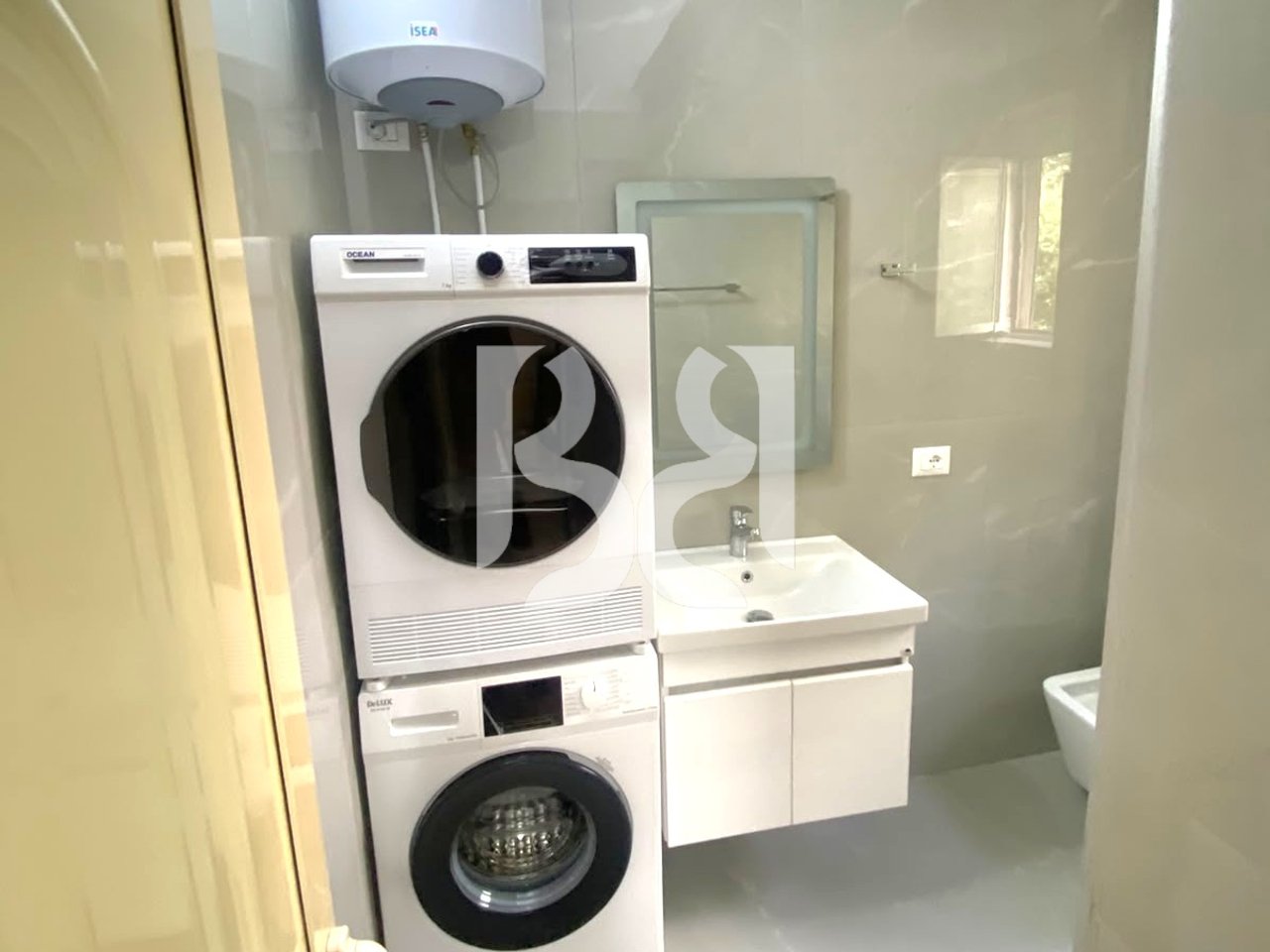 APARTAMENT 1+1 ME QIRA TEK RRUGA MUHAMET GJOLLESHA**