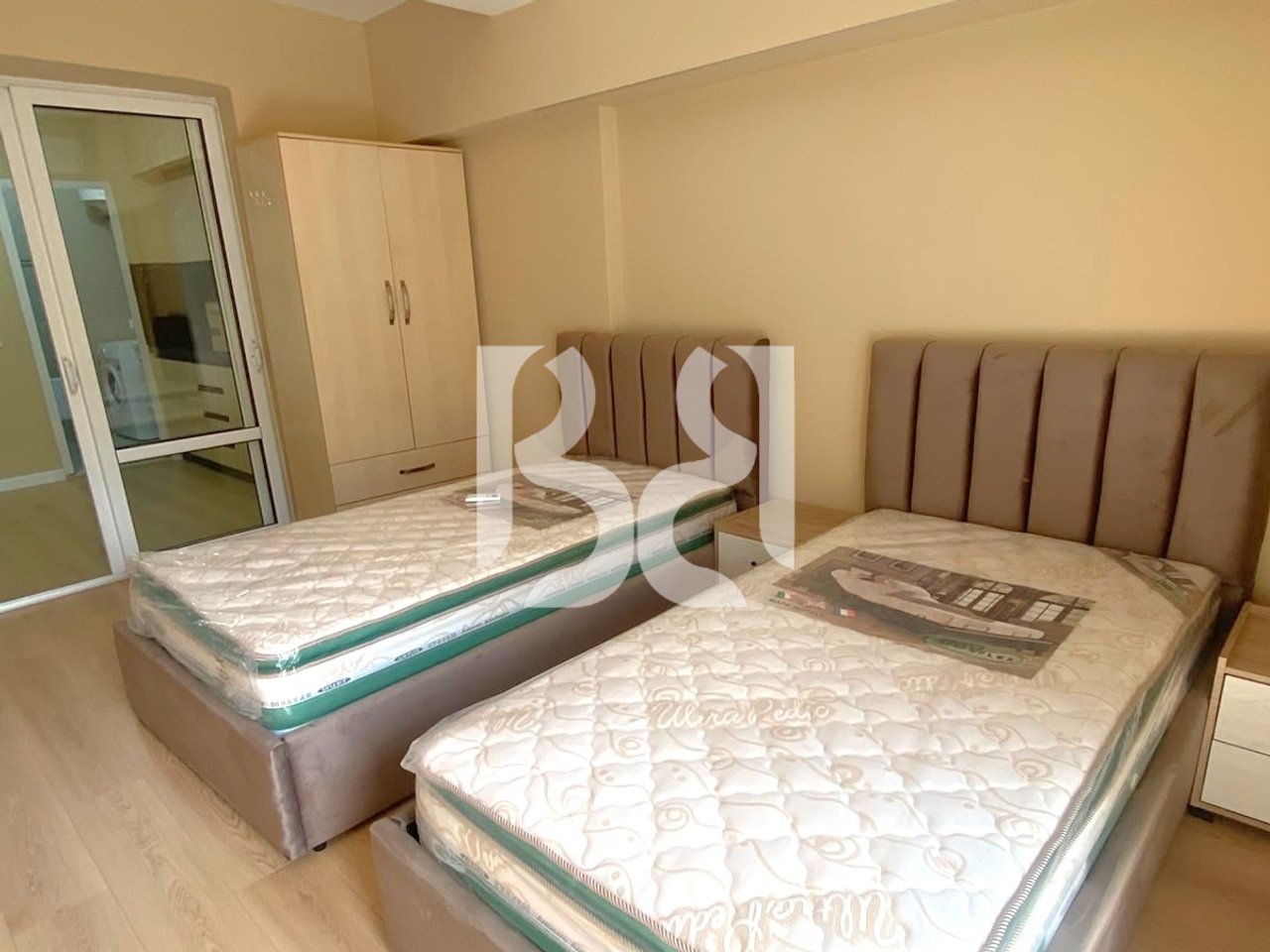 APARTAMENT 1+1+BALLKON ME QIRA TEK RRUGA MUHAMET GJOLLESHA**