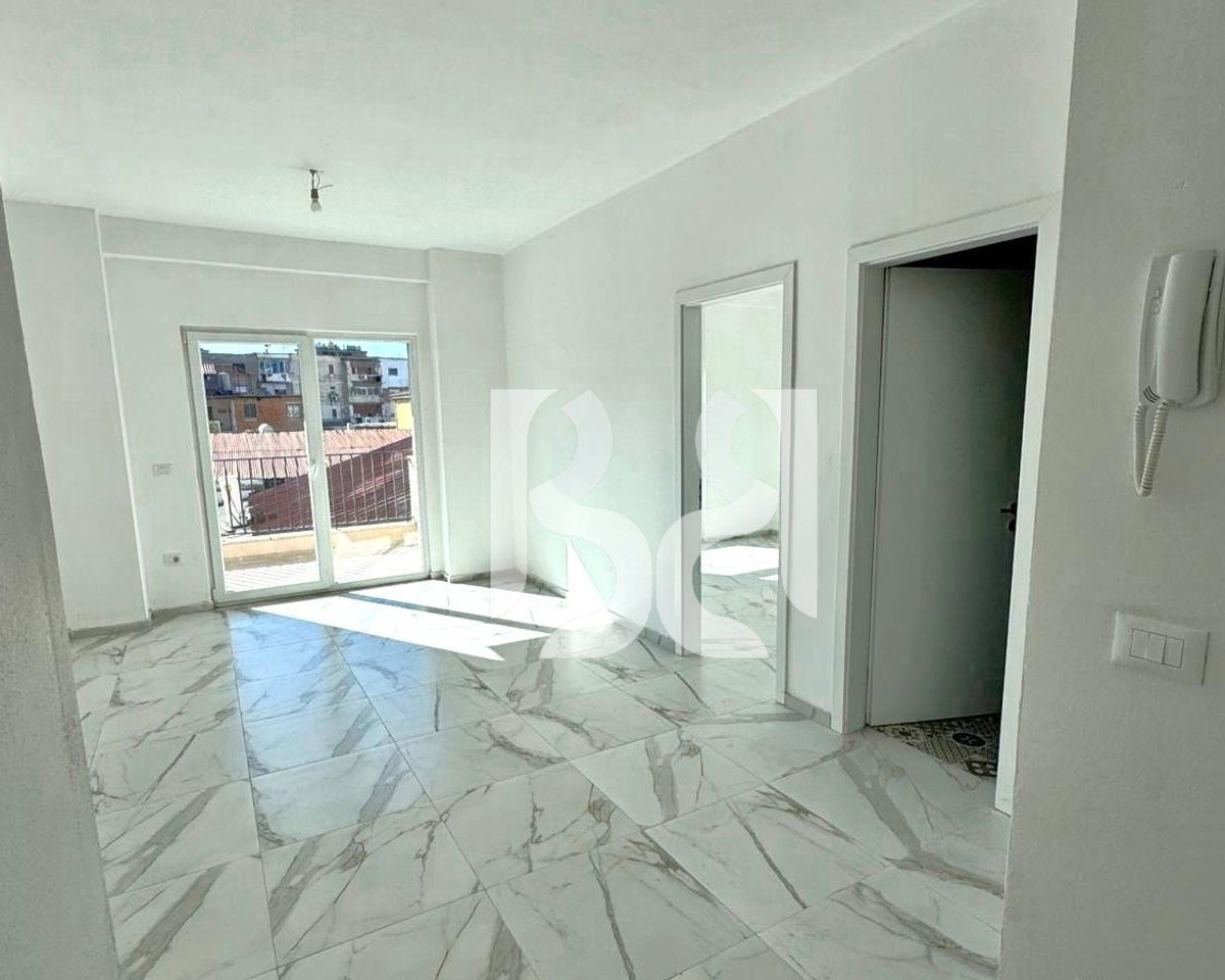 Ambient Biznesi me Qira në Kompleksin Aura | Rruga Dritan Hoxha | 69.5 m² | Kati 1 | Parkim *
