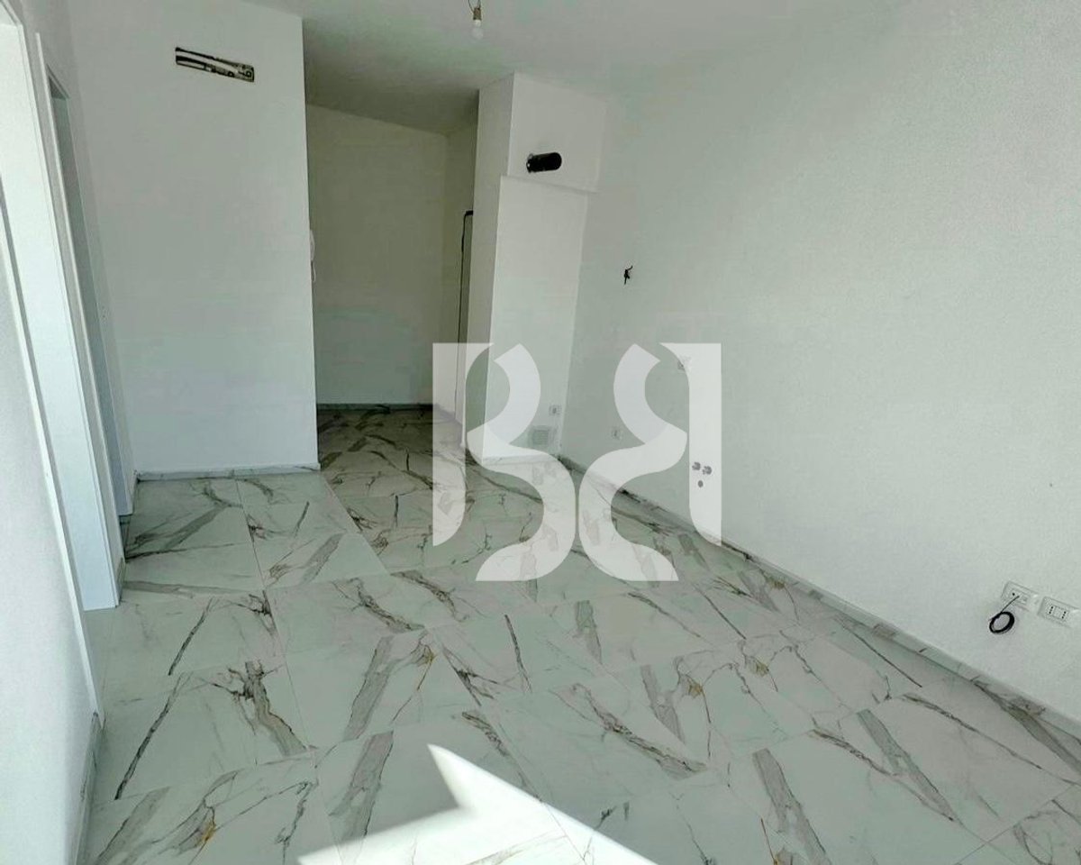 Ambient Biznesi me Qira në Kompleksin Aura | Rruga Dritan Hoxha | 69.5 m² | Kati 1 | Parkim *
