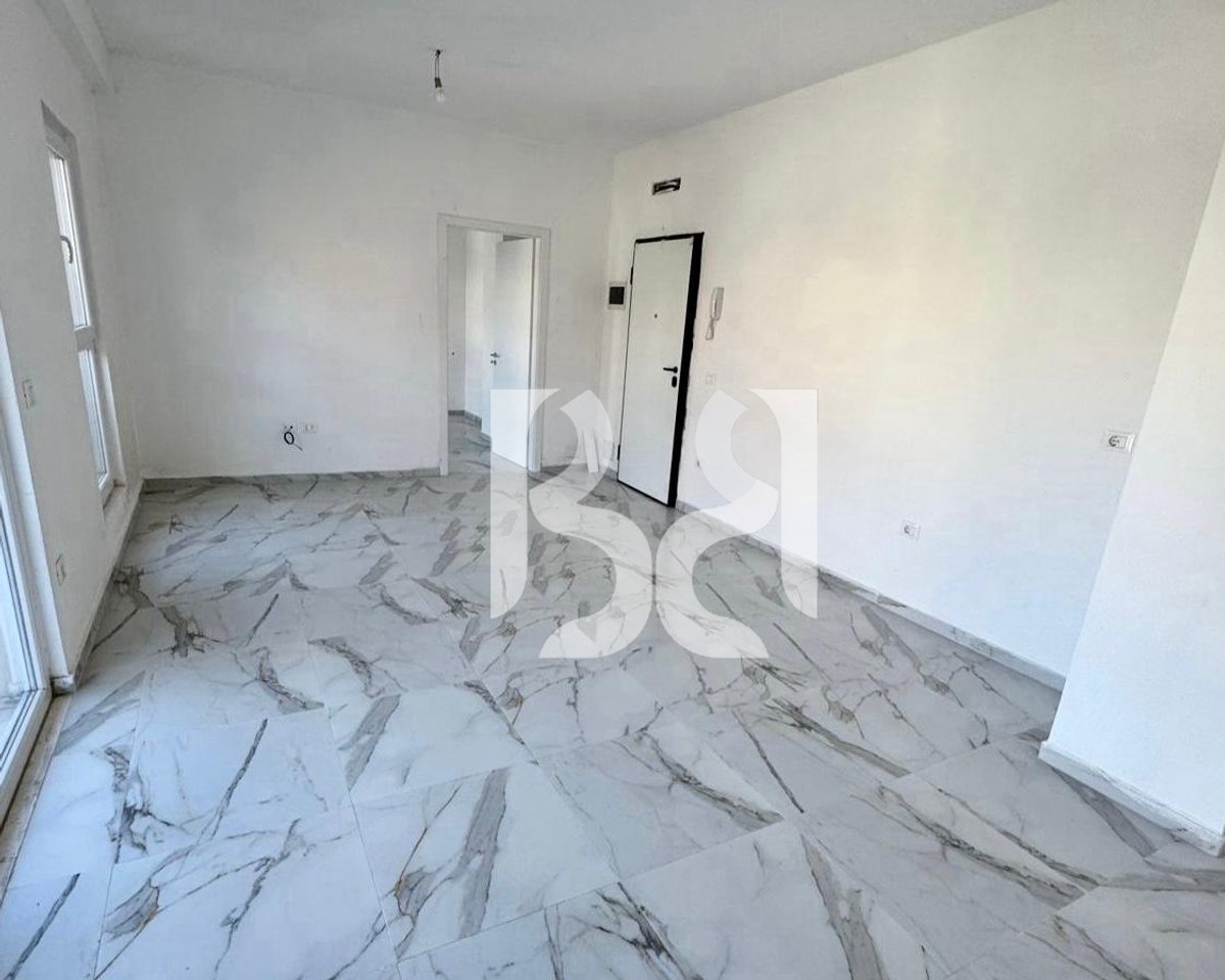 Ambient Biznesi me Qira në Kompleksin Aura | Rruga Dritan Hoxha | 69.5 m² | Kati 1 | Parkim *