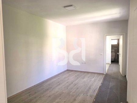 Vilë 2-Katëshe me Qira për Biznes në Tiranë | 213 m² | Përballë Gjimnazit “Partizani” | Oborr & Parkim