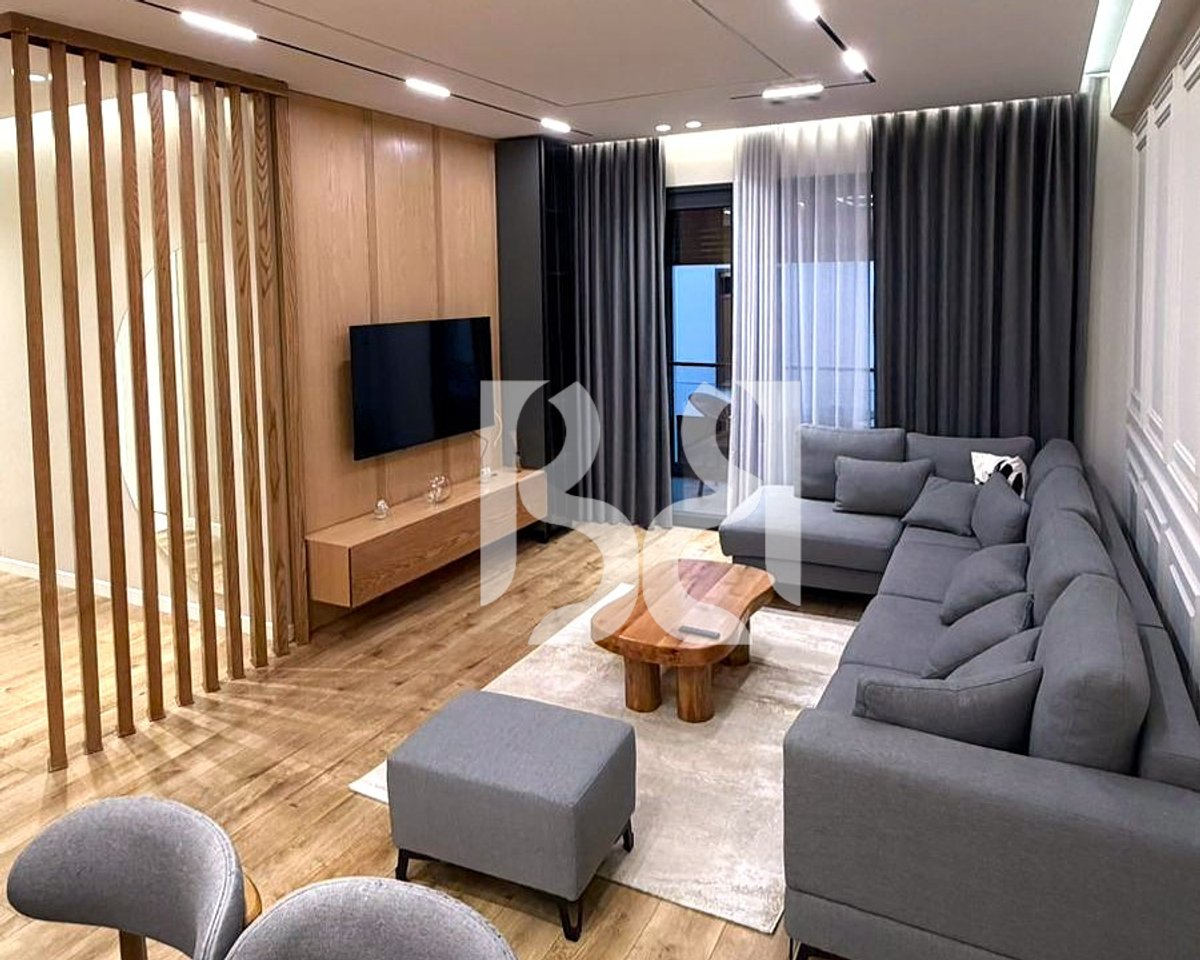 Apartment 2+1+2 for Rent at Dry Lake | 116 m² | 2 Balconies | Parking | 1,500 €