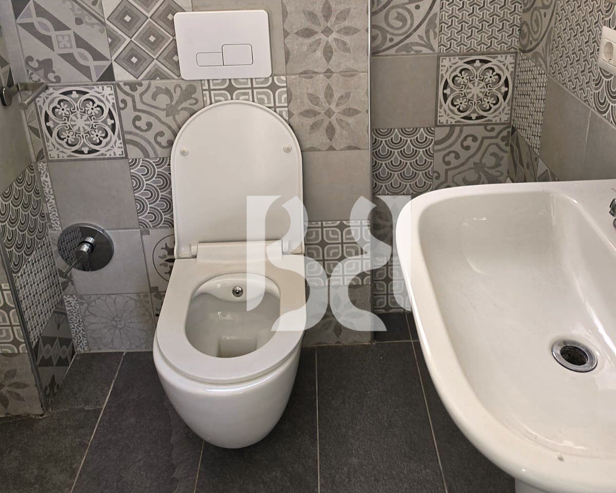 Vilë 2-Katëshe me Qira për Biznes në Tiranë | 213 m² | Përballë Gjimnazit “Partizani” | Oborr &amp; Parkim